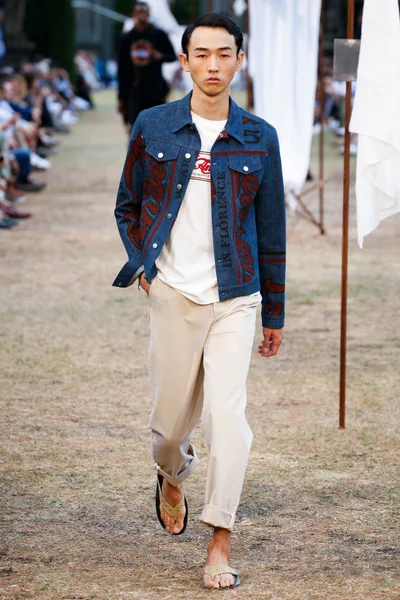 Look 32